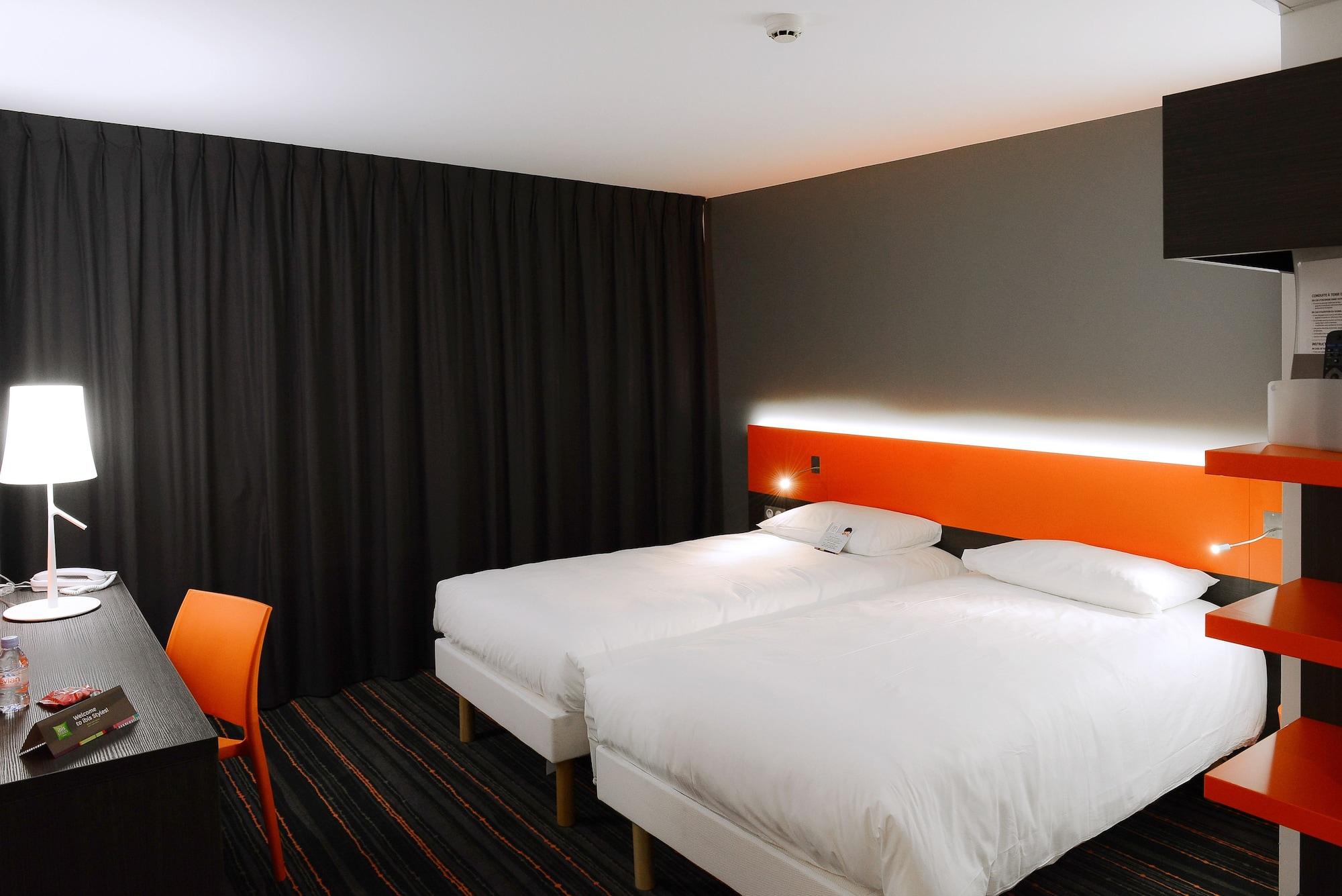 Ibis Styles Caen Centre Gare Hotel Exterior foto