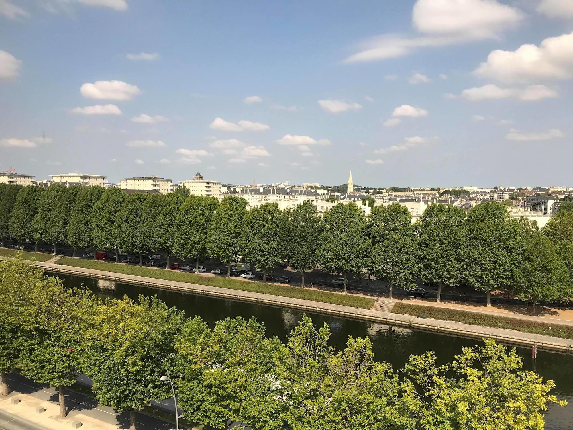 Ibis Styles Caen Centre Gare Hotel Exterior foto