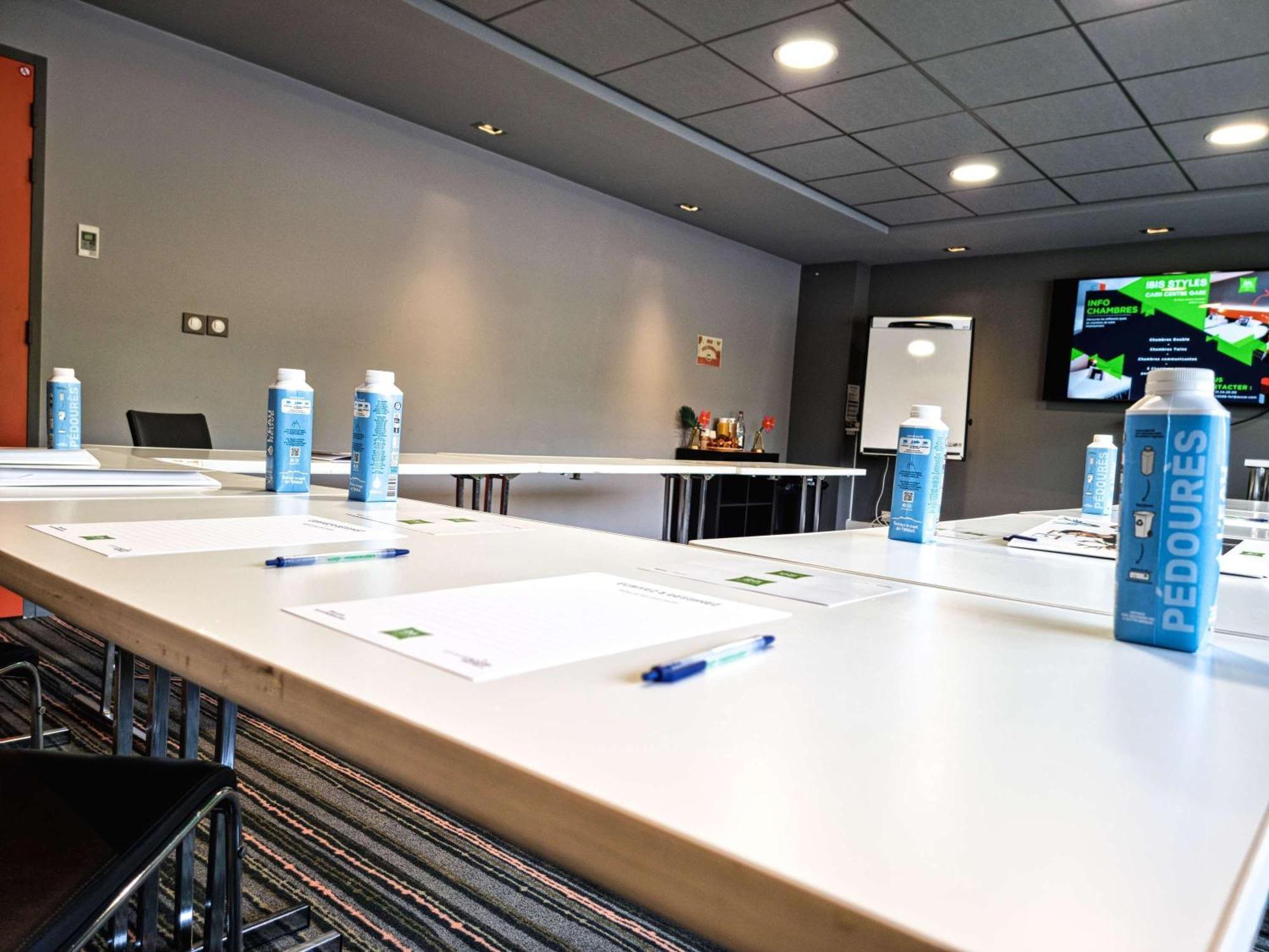 Ibis Styles Caen Centre Gare Hotel Exterior foto